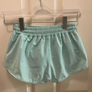 Hotty hot 2.5” lined shorts!